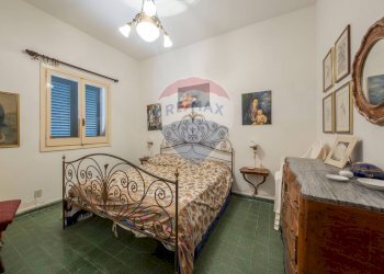 Camera / camera da letto - Villa VIa Quasimodo
 
5, Viagrande - foto 13