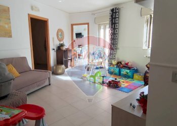 Soggiorno - Quadrilocale VIA SALVO D'ACQUISTO
 
5, Caltagirone - foto 3