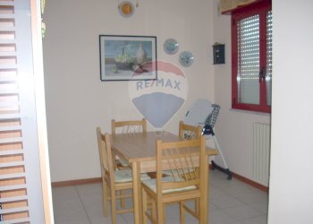 Sala da pranzo - Trilocale via Trieste
 
52, Riposto - foto 7