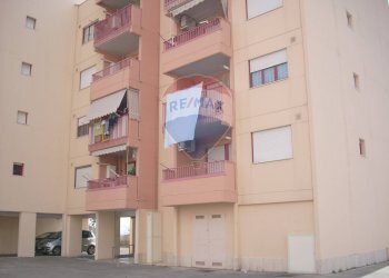 Edificio all\'aperto - Trilocale via Trieste
 
52, Riposto - foto 14