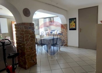 Sala da pranzo - Villa VIA GIUSEPPE CANNATA
 
4, Caltagirone - foto 12