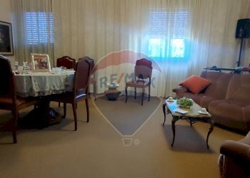 Sala da pranzo - Villa VIA GIUSEPPE CANNATA
 
4, Caltagirone - foto 18