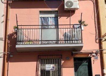 Edificio all\'aperto - Casa indipendente VIA CIRCONVALLAZIONE
 
107, Caltagirone - foto 1