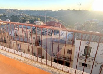 Balcone - Casa indipendente VIA CIRCONVALLAZIONE
 
107, Caltagirone - foto 27