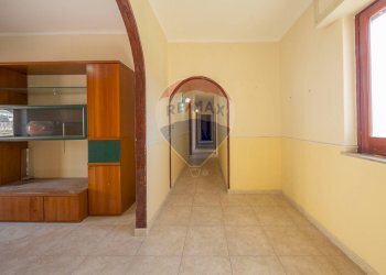 Hall / corridoio - Quadrilocale VIA LIBERTA'
 
33, Aci Catena - foto 4