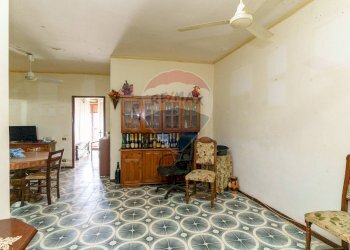 Sala da pranzo - Quadrilocale Via Livorno
 
51A, Aci Castello - foto 2