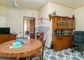 Sala da pranzo - Quadrilocale Via Livorno
 
51A, Aci Castello - foto 3