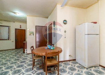 Sala da pranzo - Quadrilocale Via Livorno
 
51A, Aci Castello - foto 7