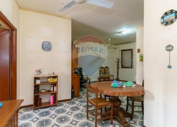 Sala da pranzo - Quadrilocale Via Livorno
 
51A, Aci Castello - foto 8