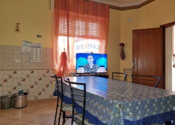 Sala da pranzo - Quadrilocale via giovani boccaccio
 
17, Aci Sant'Antonio - foto 15