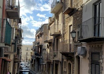 Edificio all\'aperto - Casa indipendente VIA BARBERA
 
3/5, Mirabella Imbaccari - foto 32