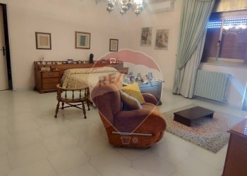 Sala da pranzo - Villa VIA VITALIANO BRANCATI
 
17, Caltagirone - foto 32