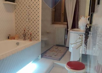 Bagno - Villa VIA VITALIANO BRANCATI
 
17, Caltagirone - foto 42