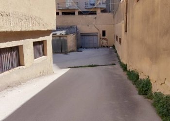 Edificio all\'aperto - Locale Commerciale VIA MASSIMO D'AZEGLIO
 
11, Caltagirone - foto 6