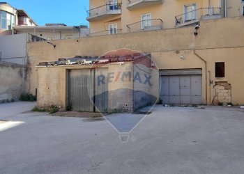 Edificio all\'aperto - Locale Commerciale VIA MASSIMO D'AZEGLIO
 
11, Caltagirone - foto 7