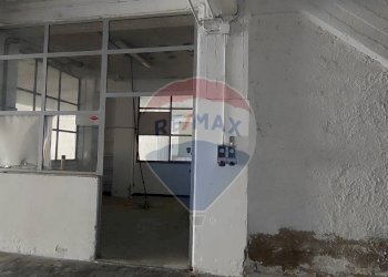 Non correlato - Locale Commerciale VIA MASSIMO D'AZEGLIO
 
11, Caltagirone - foto 17