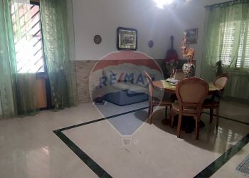 Sala da pranzo - Villa VIA ANTONINO GRAVINA IL BELLICOSO
 
8, Caltagirone - foto 28