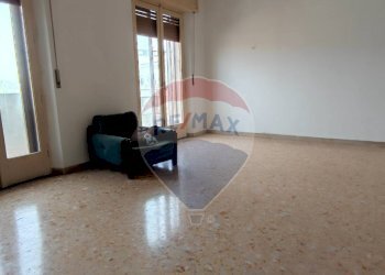 Stanza vuota - Appartamento VIALE PRINCIPE UMBERTO - VIA G. ARCOLEO
 
180, Caltagirone - foto 19