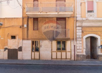 Edificio all\'aperto - Independent house via Roma
 
84, Carlentini - photo 1