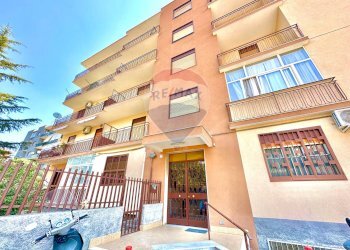 Edificio all\'aperto - Quadrilocale Via Fanti D'italia
 
27, Catania - foto 1