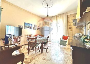 Sala da pranzo - Quadrilocale Via Fanti D'italia
 
27, Catania - foto 14