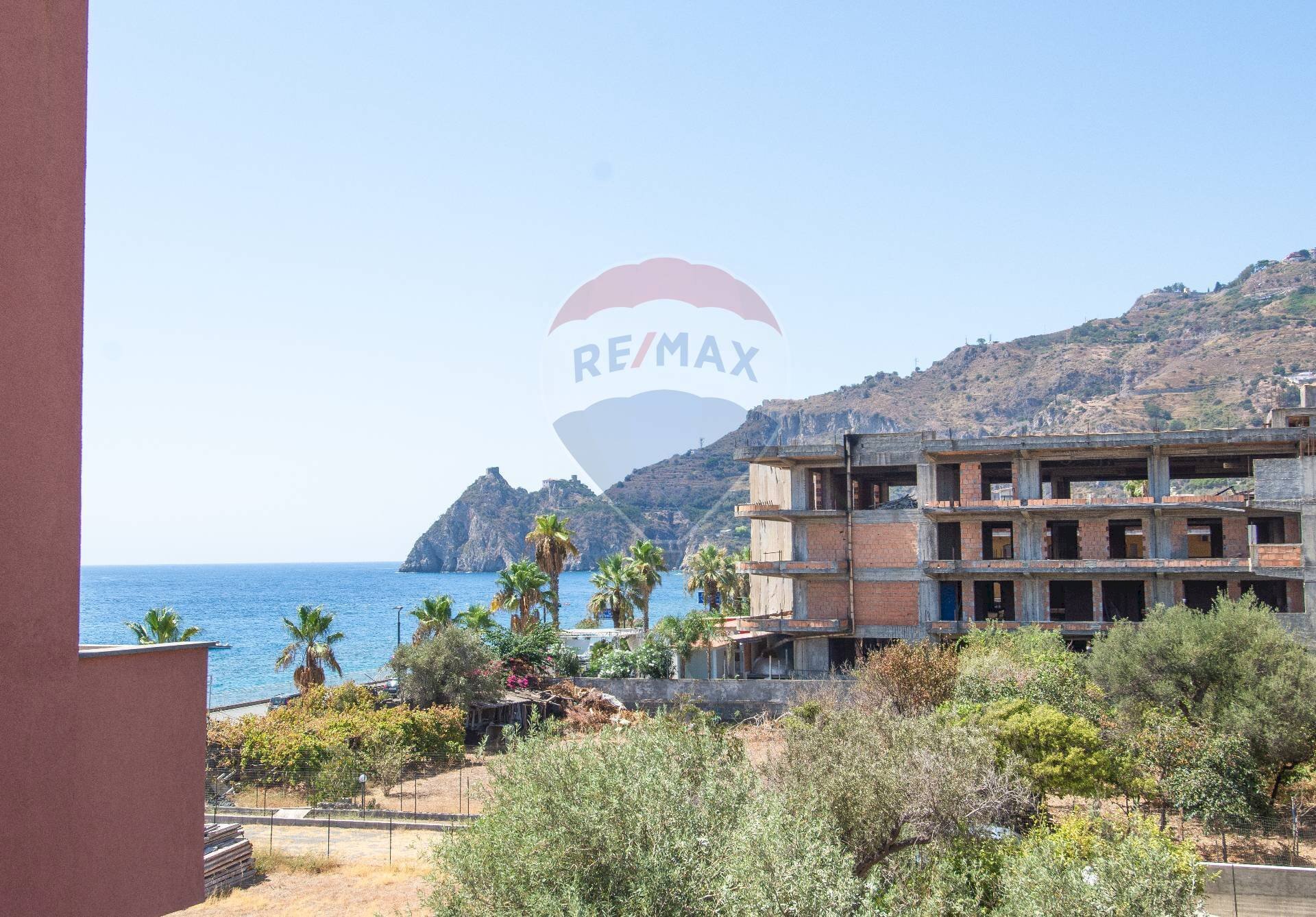 Edificio all\'aperto - Bilocale Via lungo mare
 
86, Sant'Alessio Siculo - foto 1