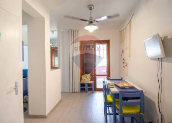 Sala da pranzo - Bilocale Via lungo mare
 
86, Sant'Alessio Siculo - foto 3