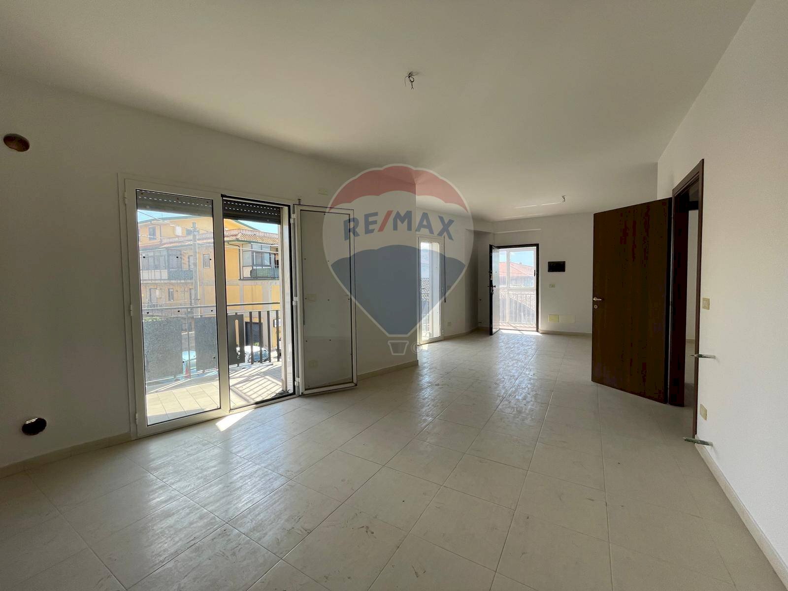 Stanza vuota - Quadrilocale Via: Roma, Camporotondo Etneo - foto 1