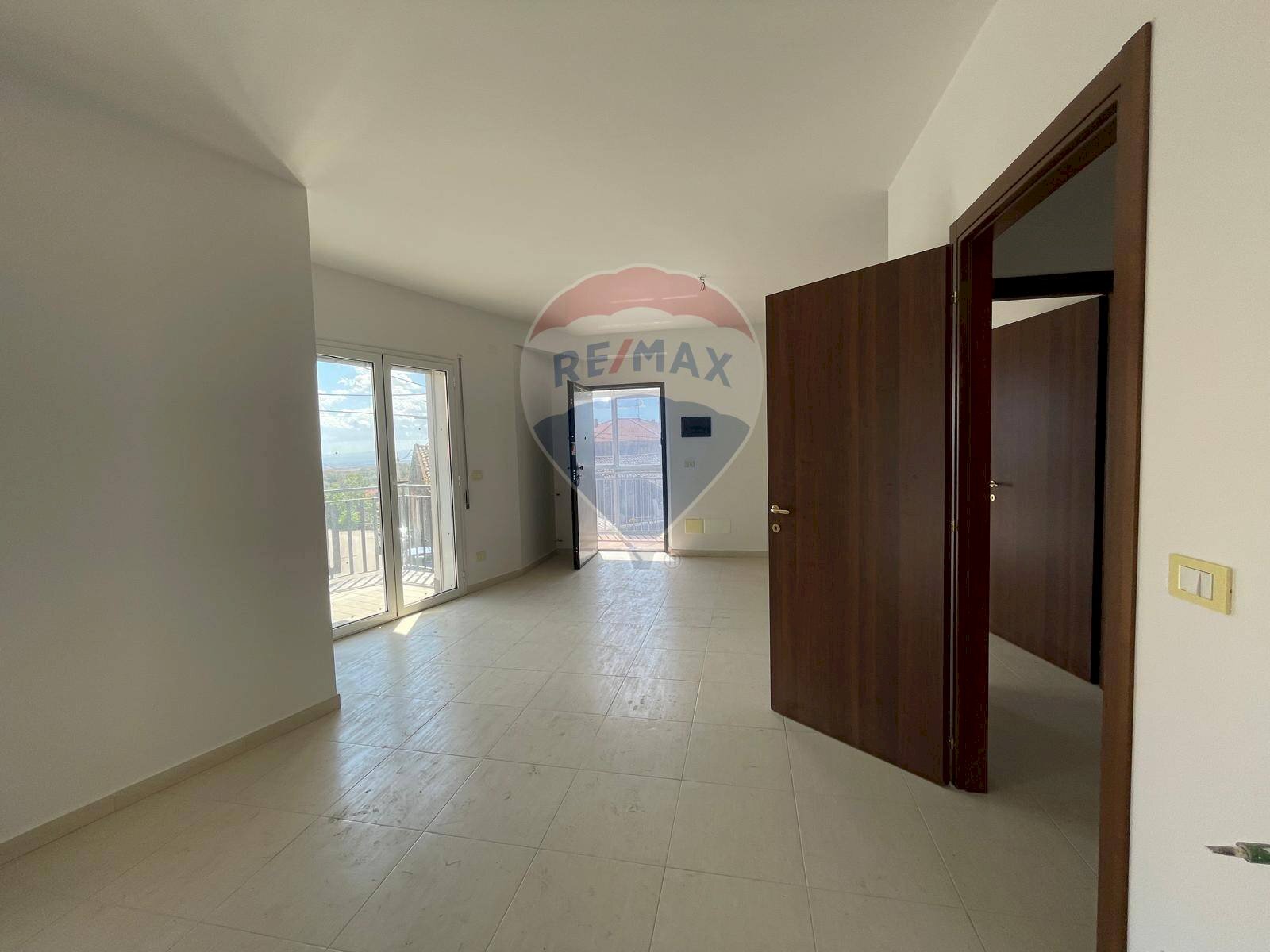 Stanza vuota - Quadrilocale Via: Roma, Camporotondo Etneo - foto 3