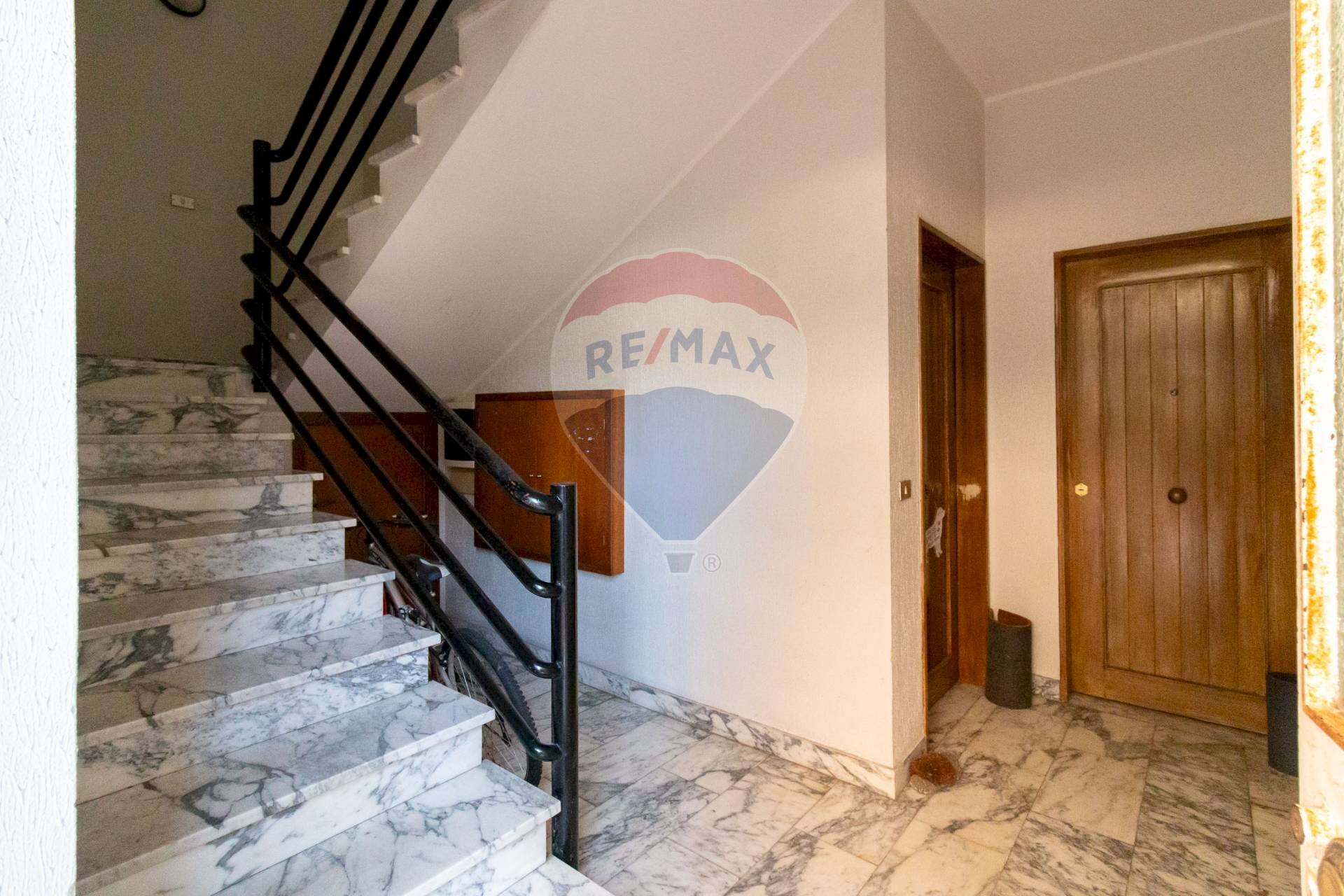 Scale - Four-room apartment VIA ARMANDO DIAZ
 
9, Gravina di Catania - photo 3