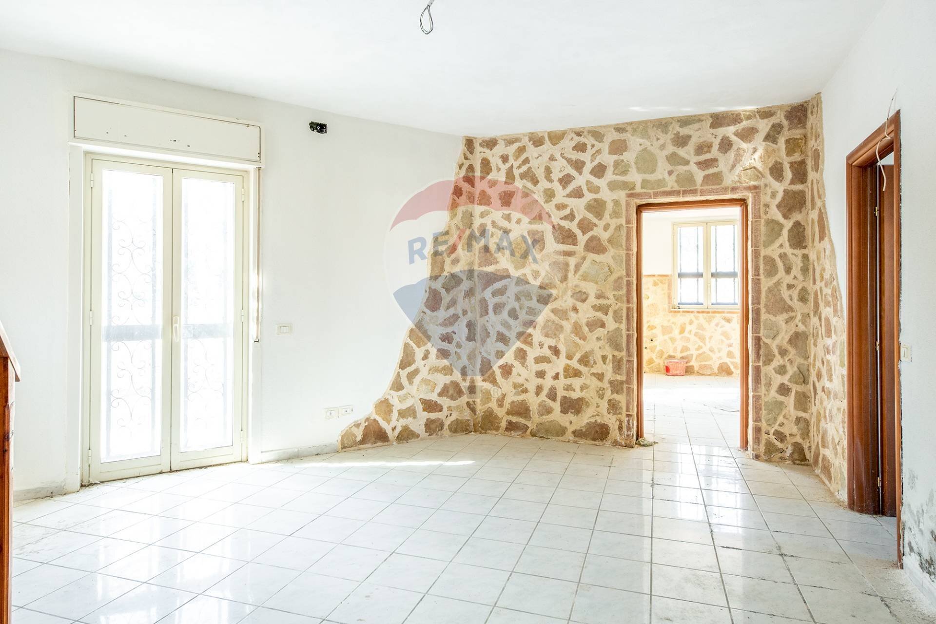 Stanza vuota - Quadrilocale Via Livorno
 
51A, Aci Castello - foto 1