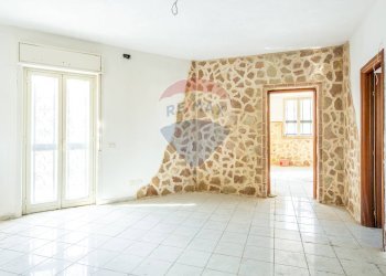 Stanza vuota - Quadrilocale Via Livorno
 
51A, Aci Castello - foto 1