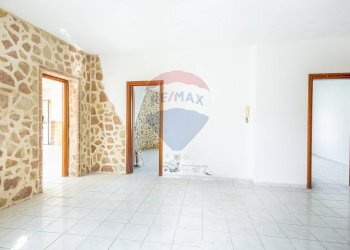 Stanza vuota - Quadrilocale Via Livorno
 
51A, Aci Castello - foto 2