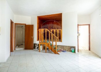 Hall / corridoio - Quadrilocale Via Livorno
 
51A, Aci Castello - foto 3