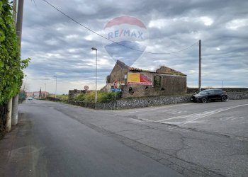 Casa all\'aperto - Terreno edificabile Via Etnea
 
1, Gravina di Catania - foto 4