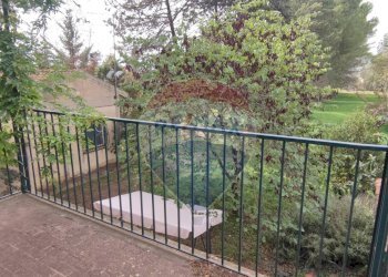 Balcone - Villa VIA OTTAVIA PENNA
 
32, Caltagirone - foto 13
