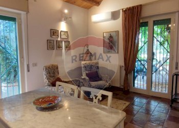 Sala da pranzo - Villa VIA OTTAVIA PENNA
 
32, Caltagirone - foto 23