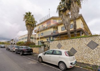 Edificio all\'aperto - Locale Commerciale Via pacinotti antonio, Aci Sant'Antonio - foto 2