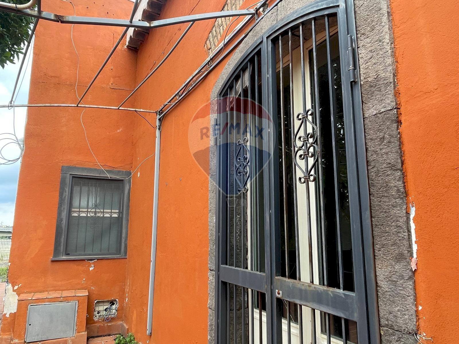 Edificio all\'aperto - Locale Commerciale VIA PONTE BORIA
 
2, Calatabiano - foto 2