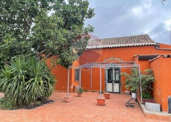 Casa all\'aperto - Locale Commerciale VIA PONTE BORIA
 
2, Calatabiano - foto 1