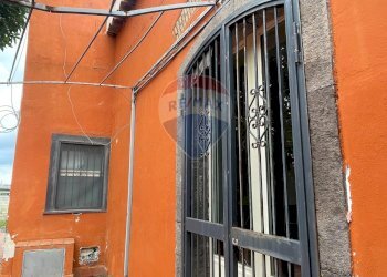 Edificio all\'aperto - Locale Commerciale VIA PONTE BORIA
 
2, Calatabiano - foto 2