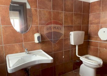 Bagno - Locale Commerciale VIA PONTE BORIA
 
2, Calatabiano - foto 4