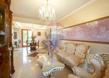 Sala da pranzo - Villa a Schiera Via Glorenza
 
40, Acireale - foto 5