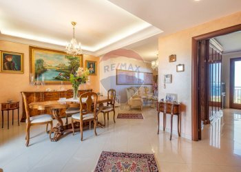 Sala da pranzo - Villa a Schiera Via Glorenza
 
40, Acireale - foto 9