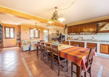 Sala da pranzo - Villa a Schiera Via Glorenza
 
40, Acireale - foto 14