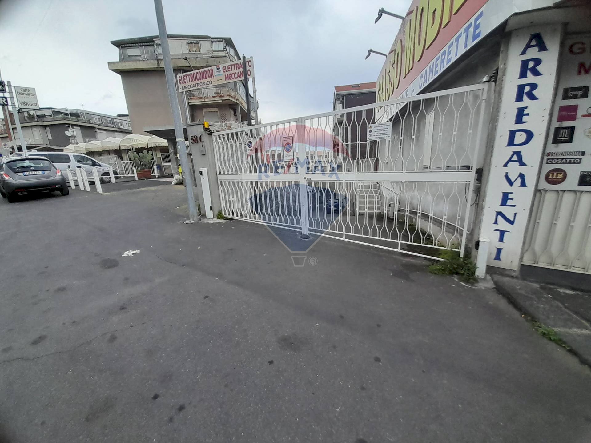 Edificio all\'aperto - Locale Commerciale Via Gramsci
 
58, Gravina di Catania - foto 2