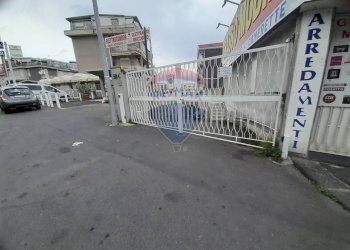 Edificio all\'aperto - Locale Commerciale Via Gramsci
 
58, Gravina di Catania - foto 2