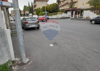 Edificio all\'aperto - Locale Commerciale Via Gramsci
 
58, Gravina di Catania - foto 4