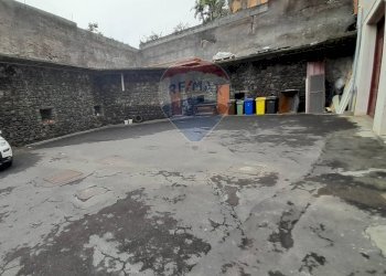 Edificio all\'aperto - Locale Commerciale Via Gramsci
 
58, Gravina di Catania - foto 6