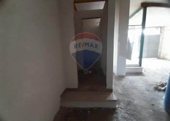 Hall / corridoio - Locale Commerciale Via Gramsci
 
58, Gravina di Catania - foto 15